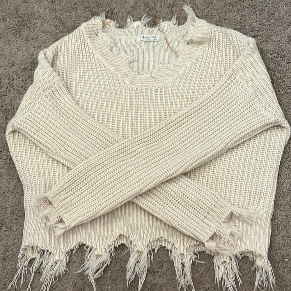 FULL CIRCLE TRENDS SHARKBITE SWEATER